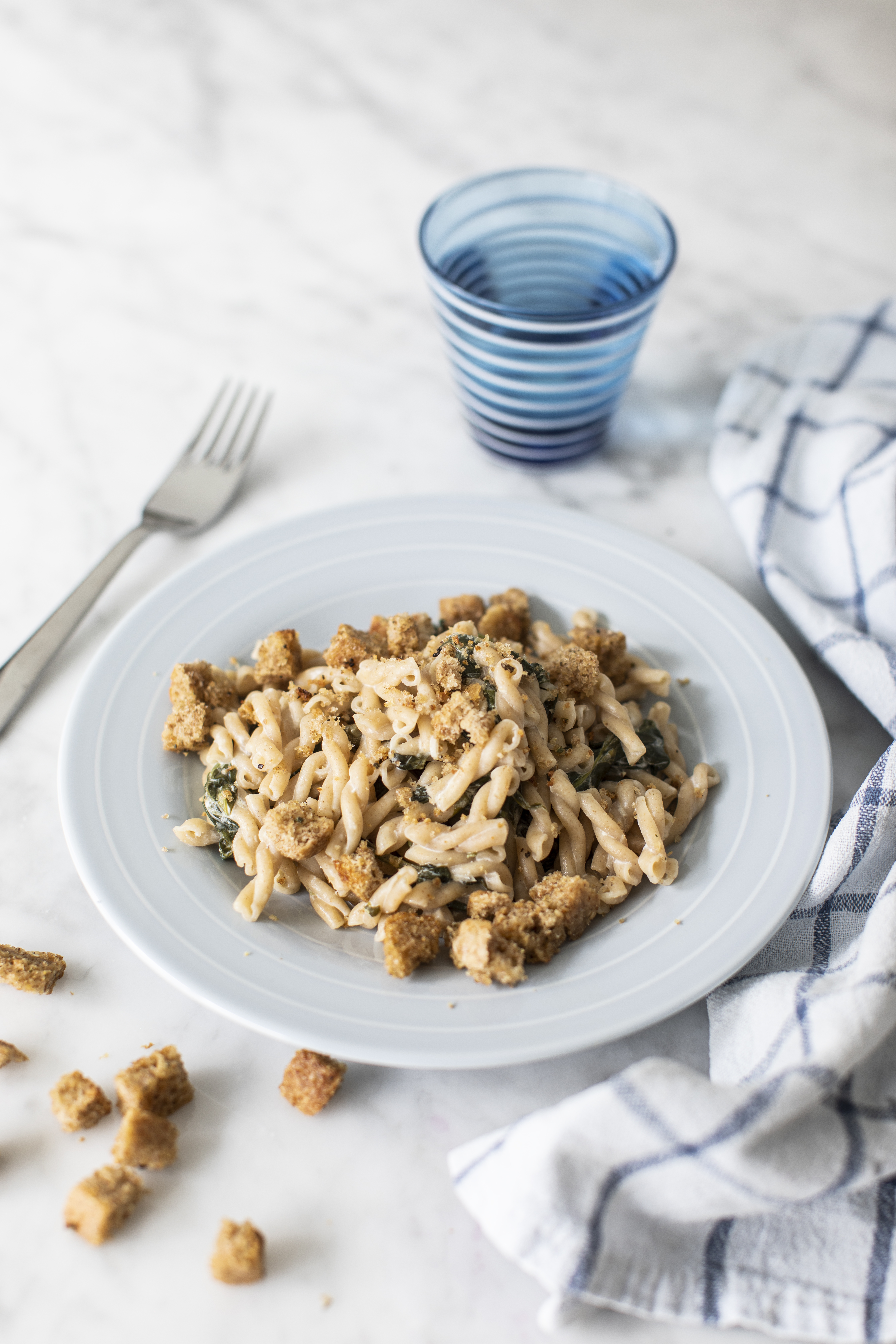 spenatpasta med pangritata tallrik med mat